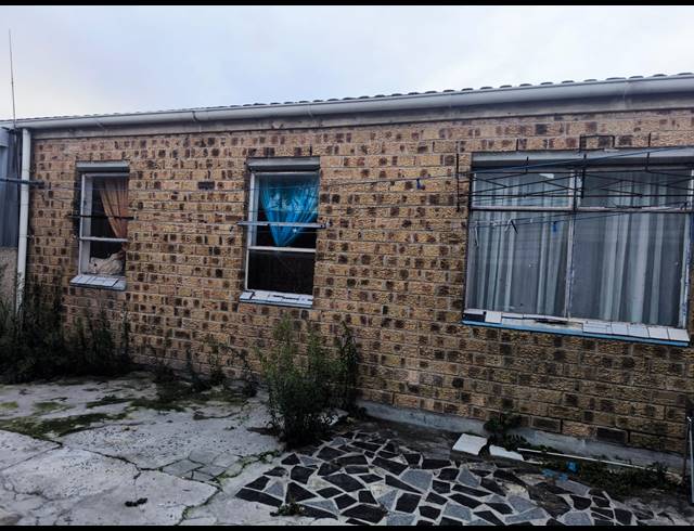 3 BEDROOM HOUSE FOR SALE IN LENTEGEUR
